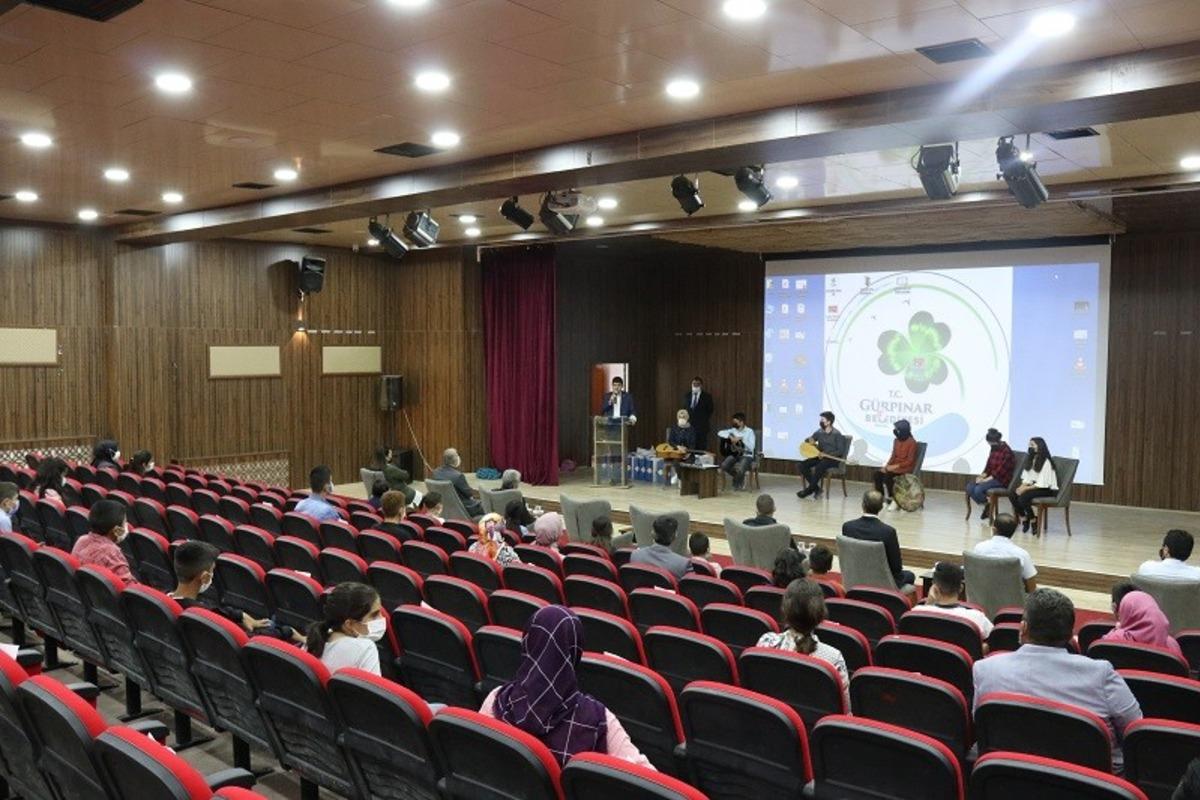 Kaymakam Kayabaşı, fen lisesi kazanan &ouml;ğrencileri &ouml;d&uuml;llendirdi