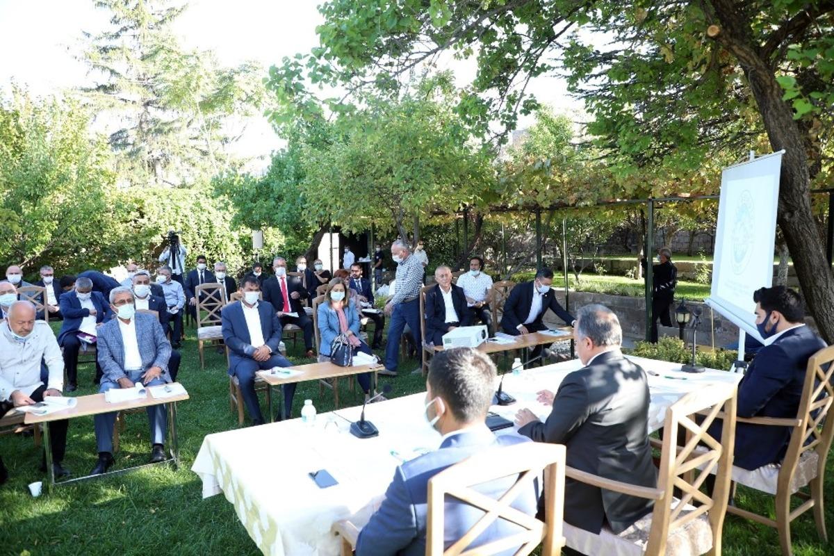 Başkan Yal&ccedil;ın: &ldquo;Naif bir meclisiz&rdquo;