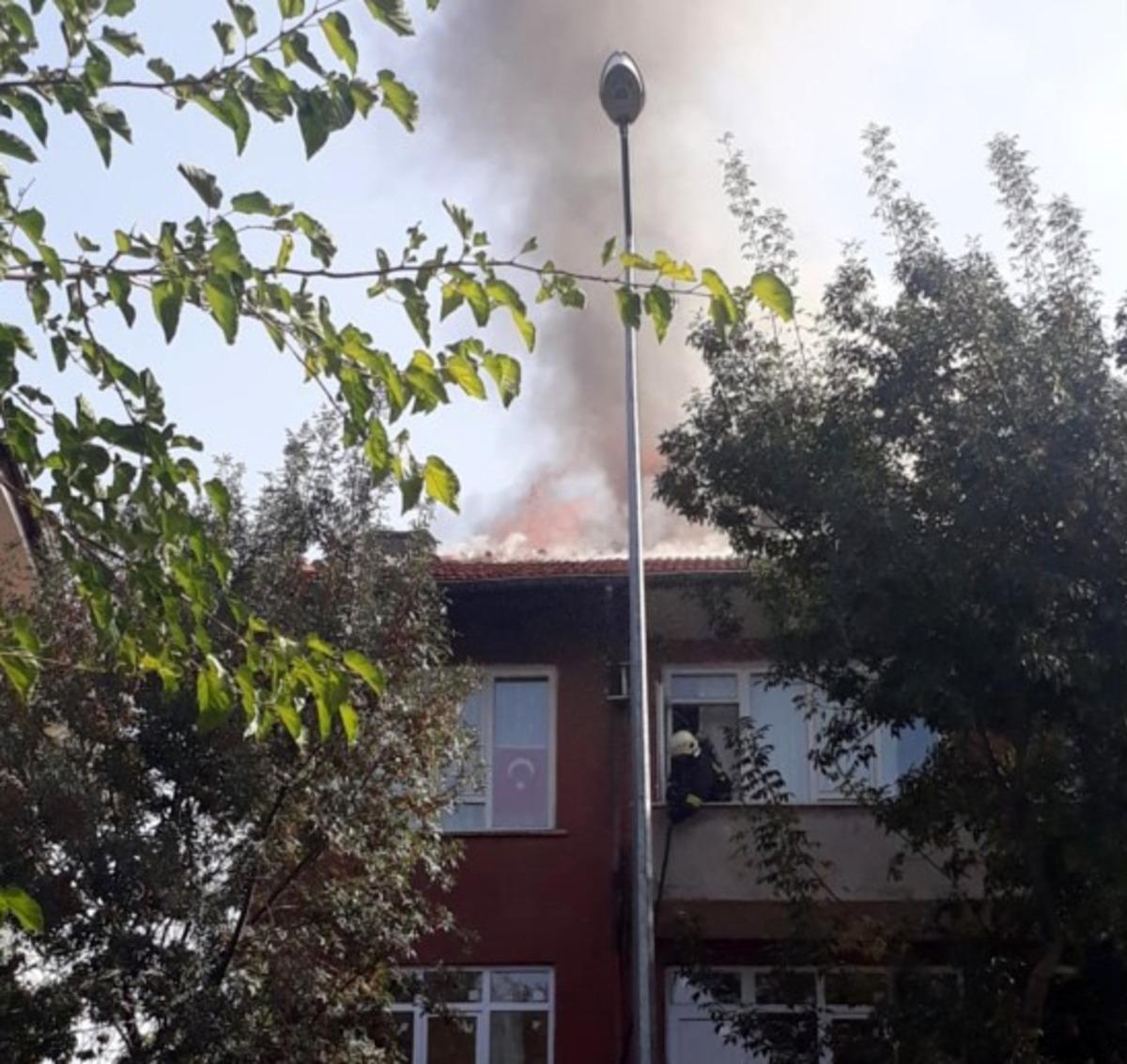 Isparta&rsquo;da &ccedil;atı yangını korkuttu