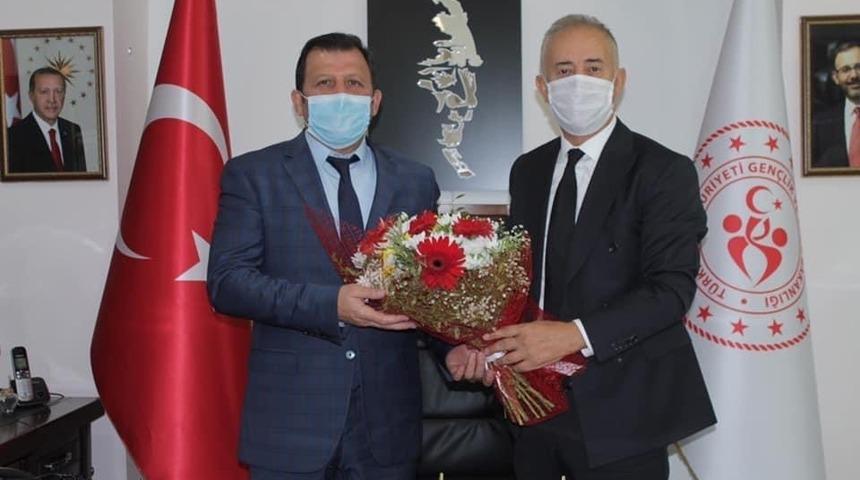 Soykarcı&rsquo;dan, Gen&ccedil;lik ve Spor İl M&uuml;d&uuml;r&uuml; Kabakcı&rsquo;ya ziyaret