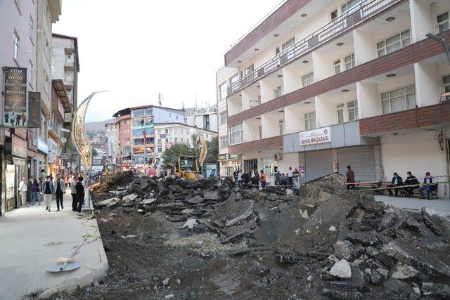 Cumhuriyet caddesinde asfalt hazırlıkları başladı