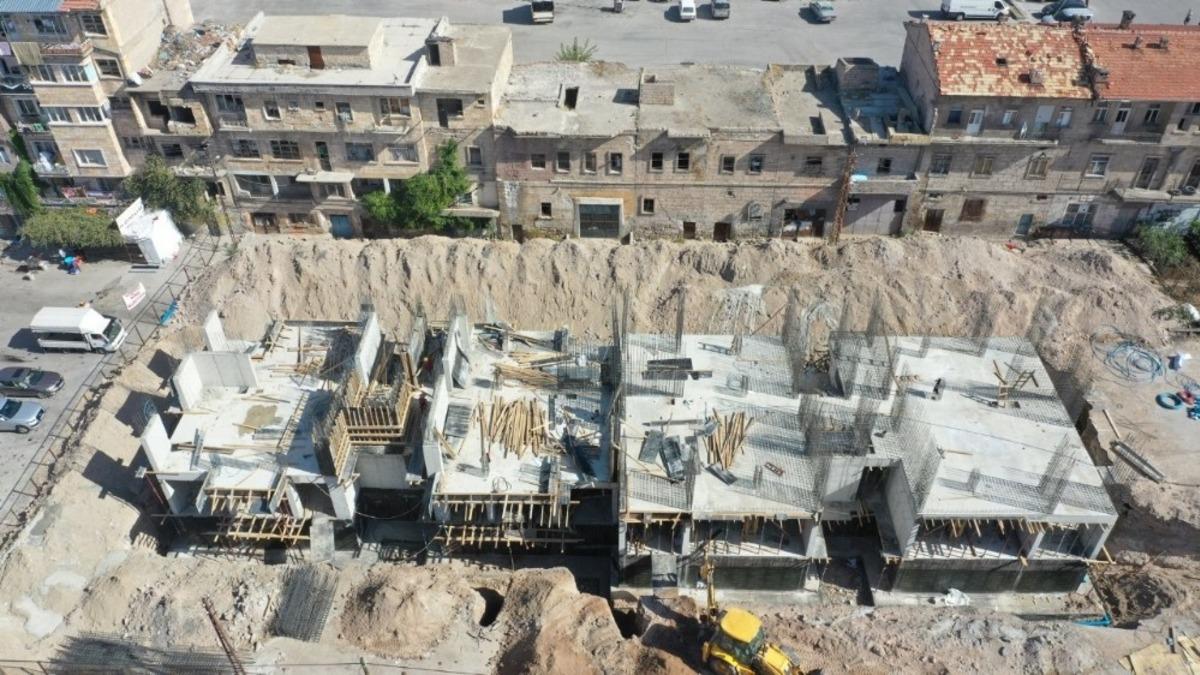 Karasoku Kentsel d&ouml;n&uuml;ş&uuml;m projesinde binalar y&uuml;kseliyor