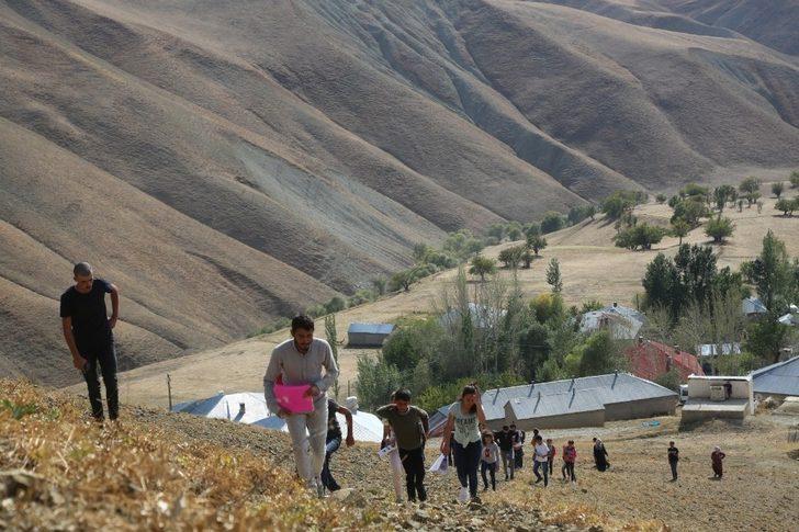 Köylülerin öğrencileri için GSM talebi G2