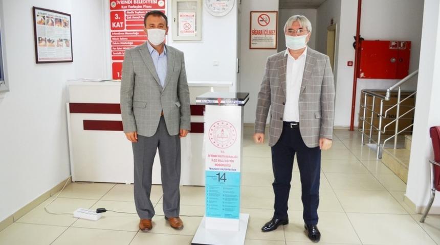 İvrindi&rsquo; de İl&ccedil;e Milli Eğitim M&uuml;d&uuml;rl&uuml;ğ&uuml; Temassız Dezenfektan &Uuml;retti