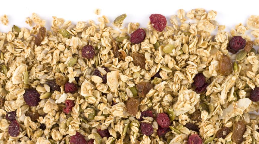 Sağlıklı kahvaltıların olmazsa olmazı: Granola tarifi