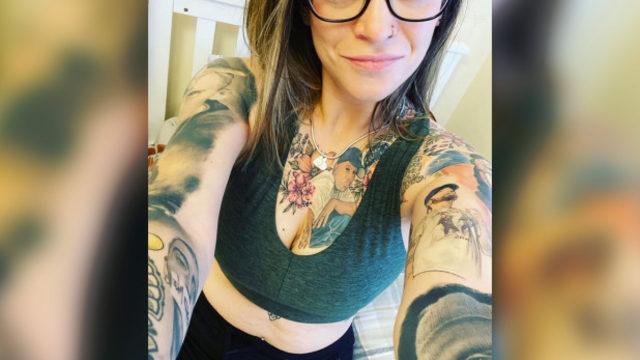 İskoçya’daki Eminem hayranı kadın dövmeleriyle rekor kırdı