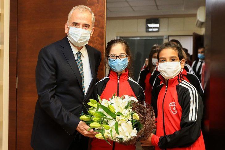 Denizli Büyükşehir Belediyespor ailesinden Başkan Zolan’a ziyaret G1