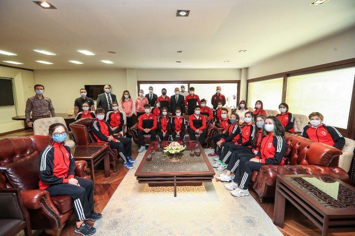Denizli Büyükşehir Belediyespor ailesinden Başkan Zolan’a ziyaret G3