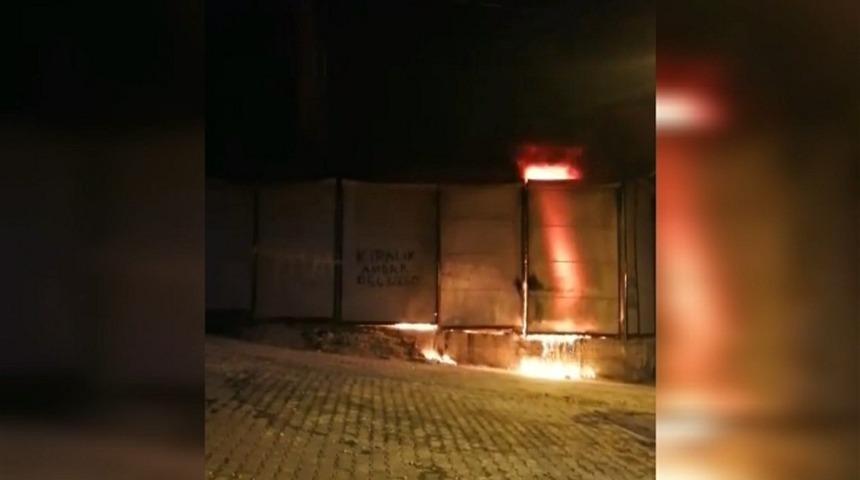 Hurda deposundaki yangın söndürüldü