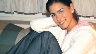 Bir döneme damga vuran Zeynep Tokuş, yaptığı karın hareketiyle olay oldu