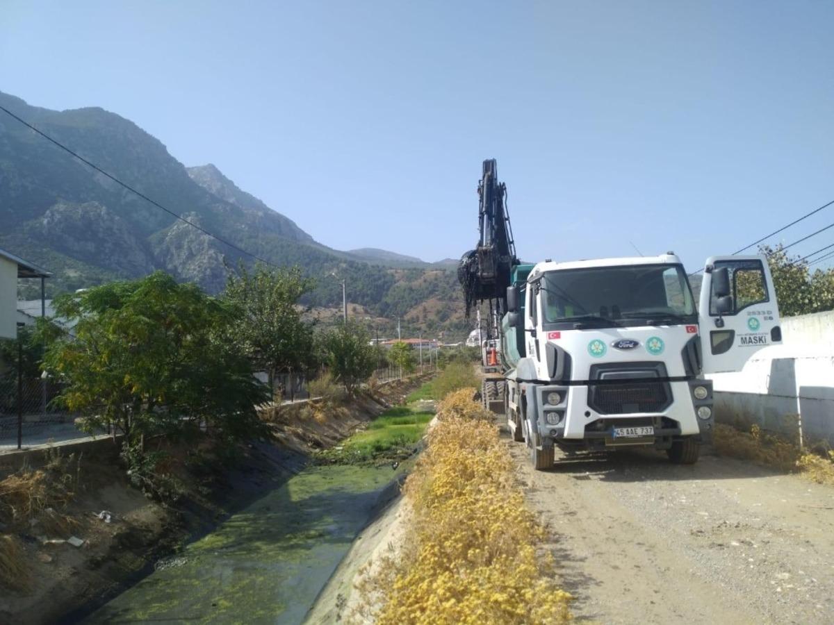Manisa merkezde 9 kilometrelik dere temizlik &ccedil;alışmasına başlandı