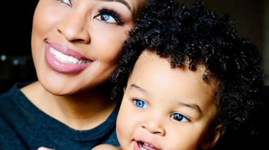 Bu anne ve oğlu gözleriyle büyüledi!