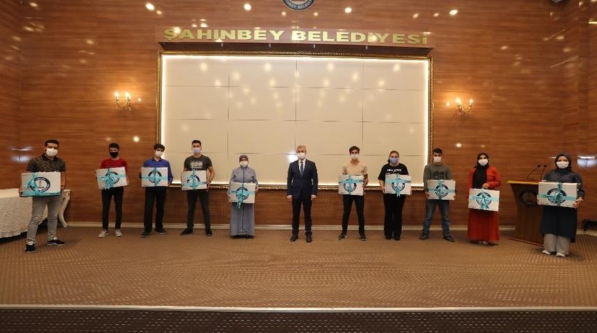 Şahinbey&rsquo;de &ouml;d&uuml;l yağmuru s&uuml;r&uuml;yor