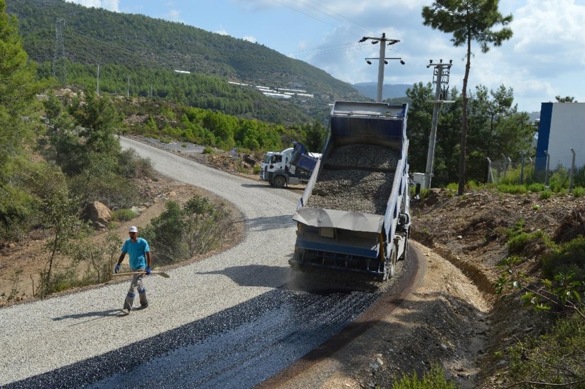 Alanya Demirtaş-B&uuml;y&uuml;kpınar-Yeşil&ouml;z yolu asfaltlanıyor