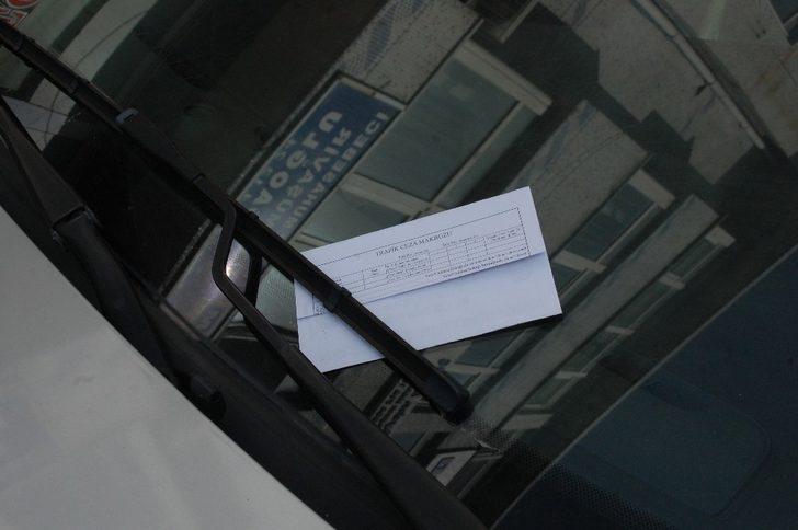 Polisler ceza makbuzu şeklindeki broşürlerle hırsızlığa dikkat çekti G1