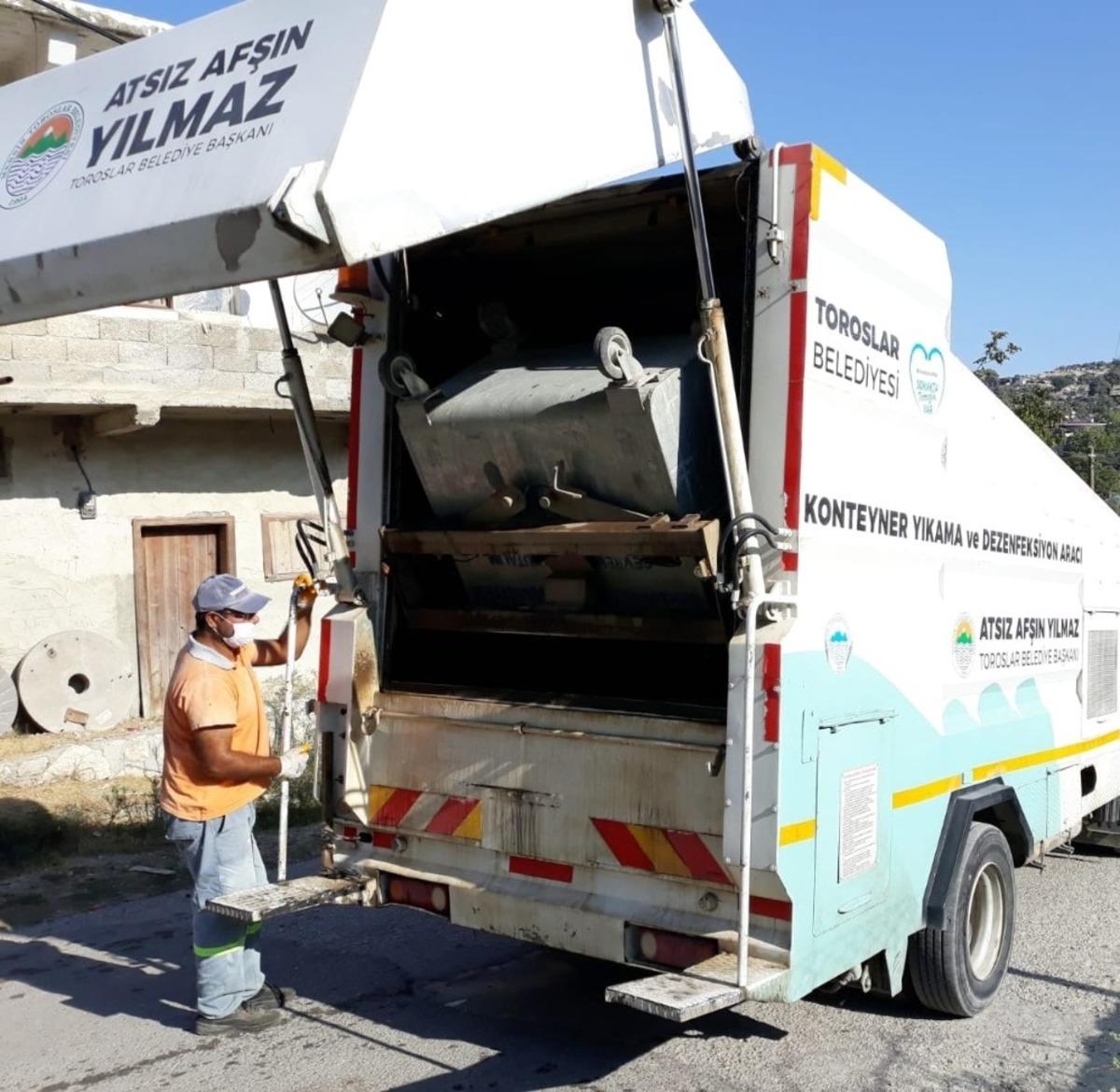 Toroslar&rsquo;da asfalt ve temizlik &ccedil;alışmaları s&uuml;r&uuml;yor