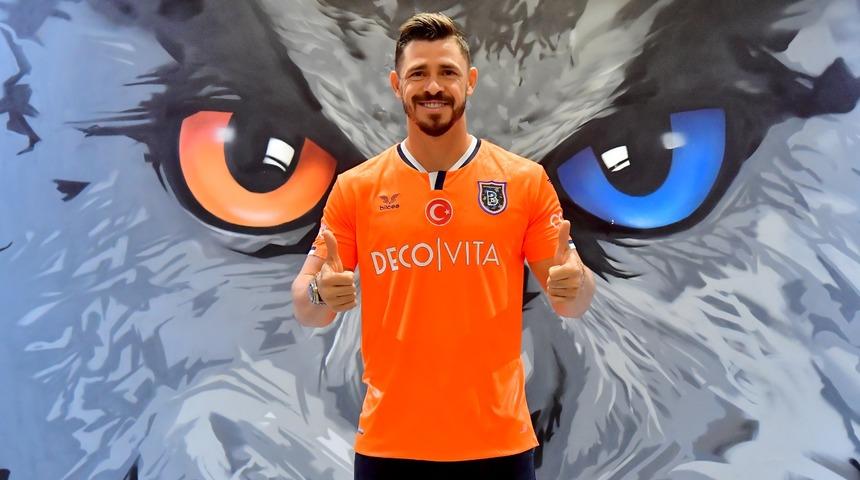 Giuliano, Başakşehir formasını sırtına geçirdi! İşte ilk pozlar...