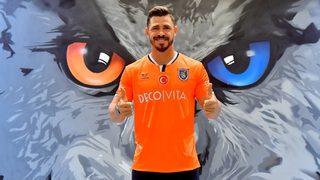 Giuliano, Başakşehir formasını sırtına geçirdi! İşte ilk pozlar...