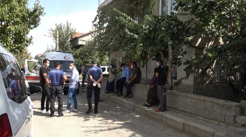 Isparta&rsquo;da uzaktan eğitime saatinde katılmayan &ouml;ğretmen evinde &ouml;l&uuml; bulundu