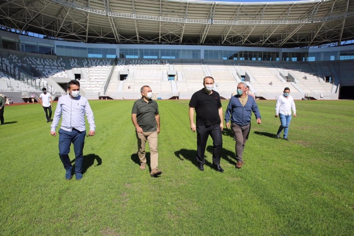 Yeni Ordu Stadı&rsquo;nın koltukları takılmaya başlandı