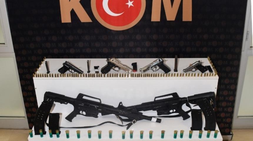 Polisten silah ticareti yapanlara darbe