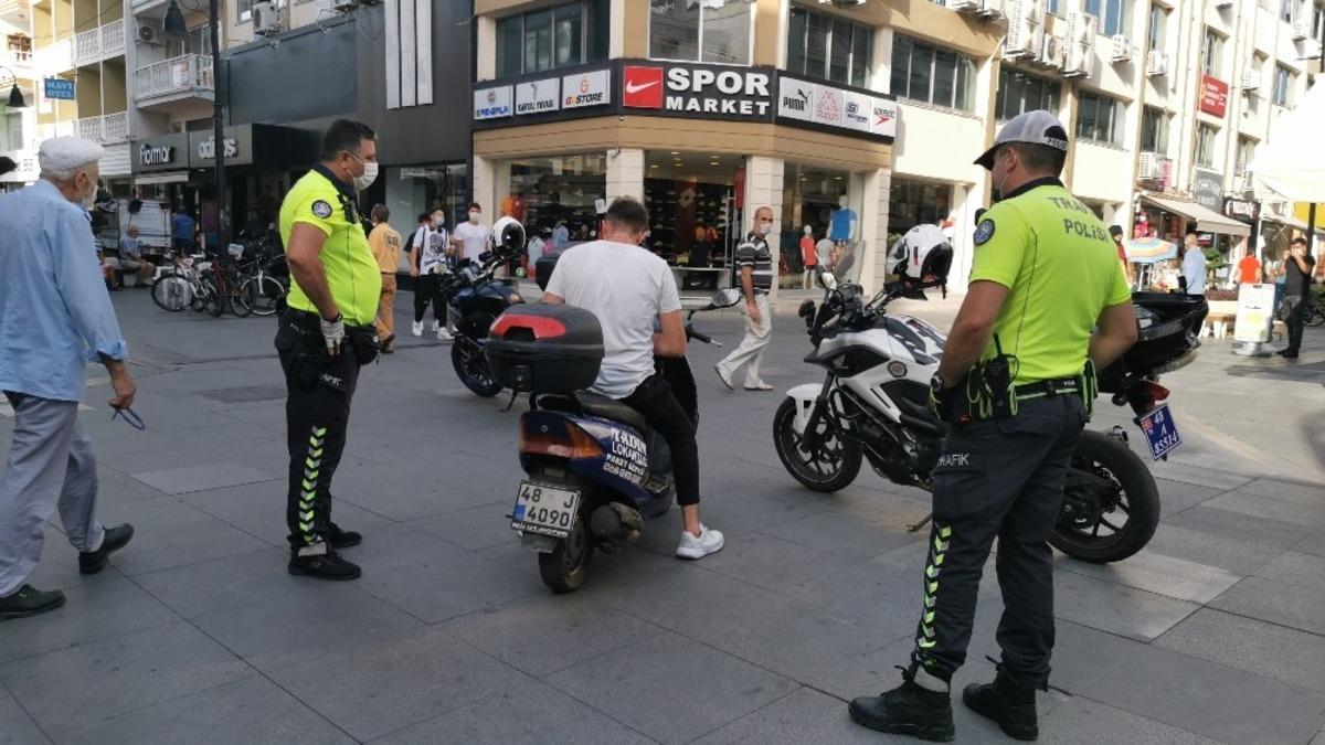 Marmaris&rsquo;te yayalara a&ccedil;ık yollarda motosiklet denetimi