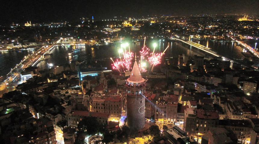 İstanbul'un simgelerinden Galata Kulesi ziyarete a&ccedil;ıldı