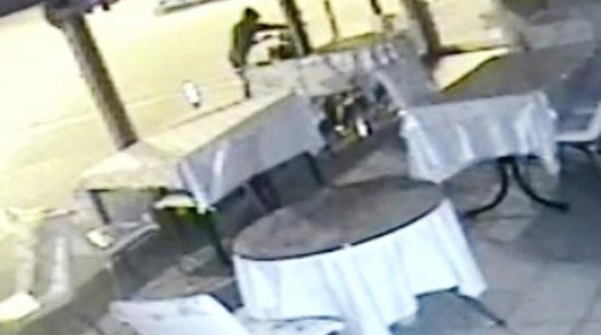 Motosiklet hırsızlığı g&uuml;venlik kamerasında