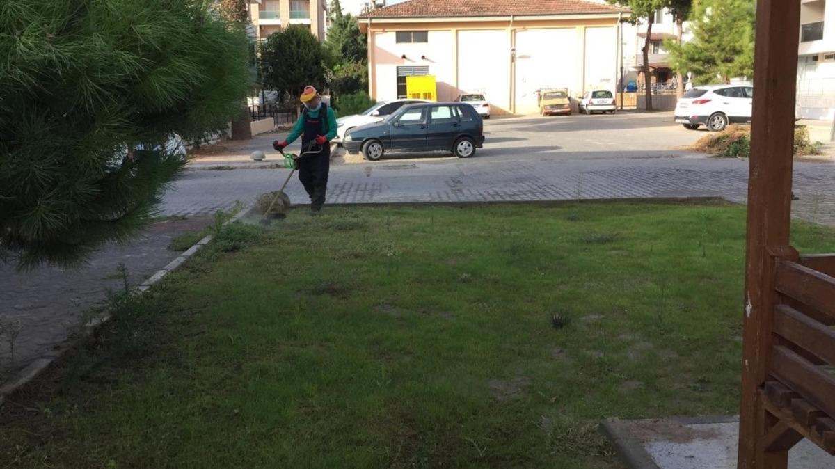 Akb&uuml;k ve Altınkum&rsquo;da park ve yeşil alan temizliği yapıldı