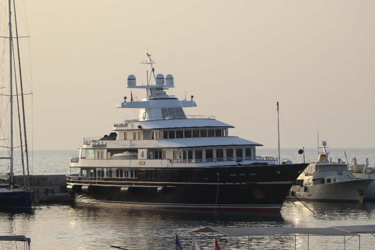 Efsane yat Kuşadası marinasına demirledi