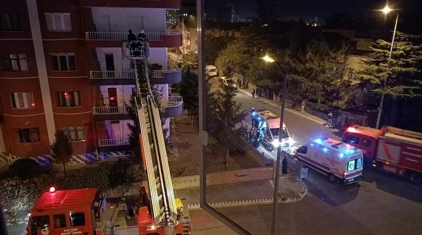 Yangında mahsur kalan &ccedil;ocuklar itfaiye ekiplerince kurtarıldı