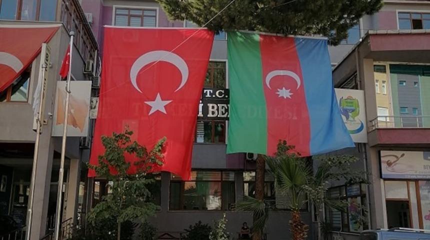 T&uuml;rkeli&rsquo;den Azerbaycan&rsquo;a bayraklı destek