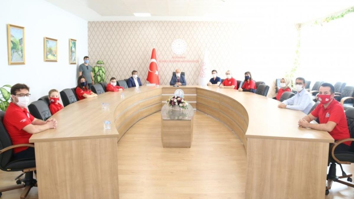 M&uuml;d&uuml;r Başyiğit, Teknofest&rsquo;e katılan &ouml;ğrencileri kabul etti