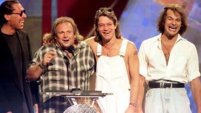 Alex Van Halen, Michael Anthony ve Eddie Van Halen, 1996 MTV Video Müzik Ödülleri töreninde grubun eski vokali David Lee Roth ile bir araya gelmişti.