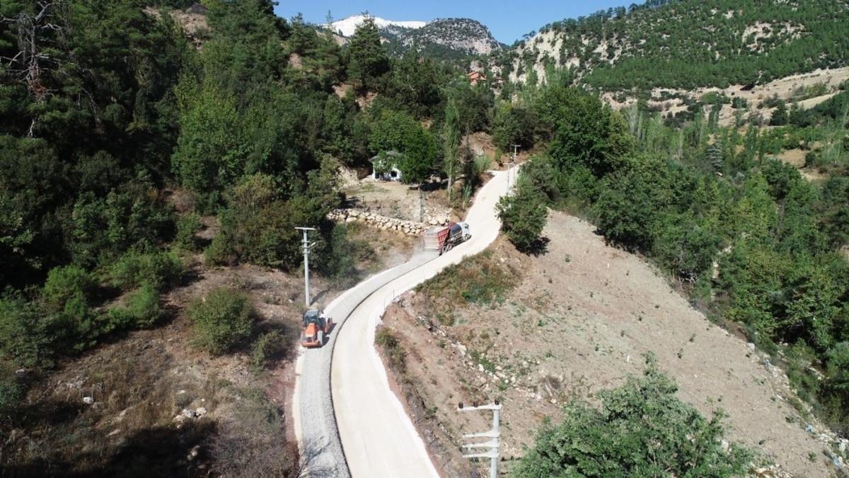 Konyaaltı&rsquo;ndan yayla yollarına asfalt &ccedil;alışması