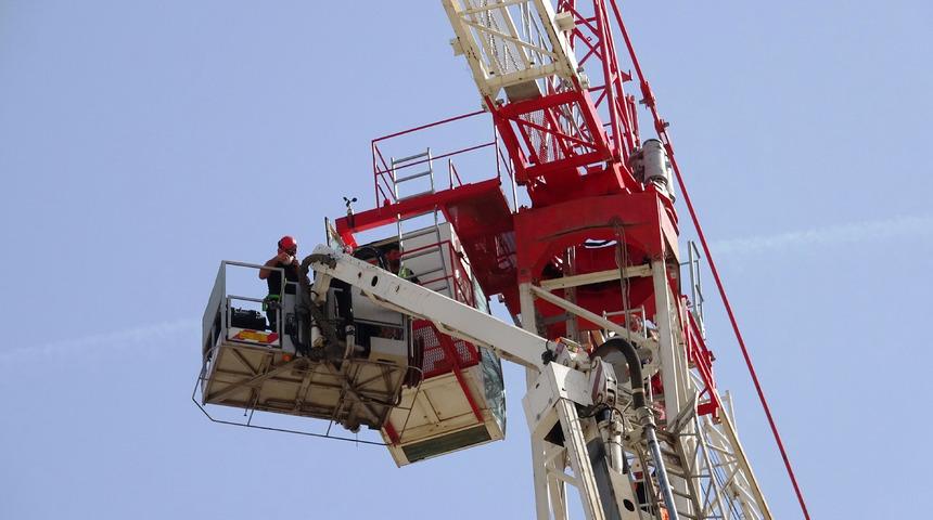 Vin&ccedil; operat&ouml;r&uuml; 45 metre y&uuml;ksekte fenalaştı!