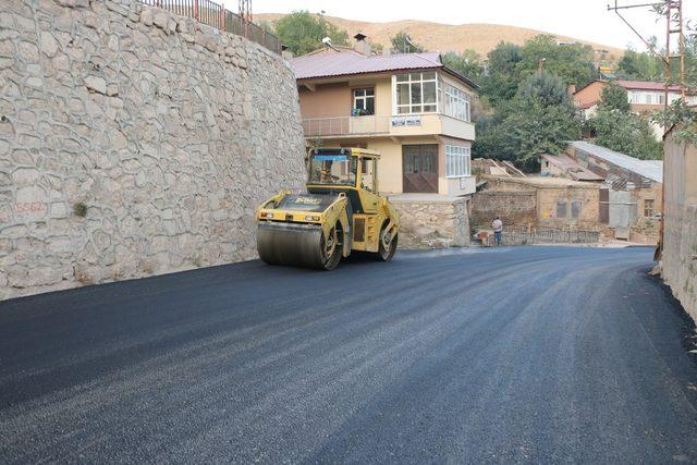 Bitlis Belediyesinden sıcak asfalt çalışmaları