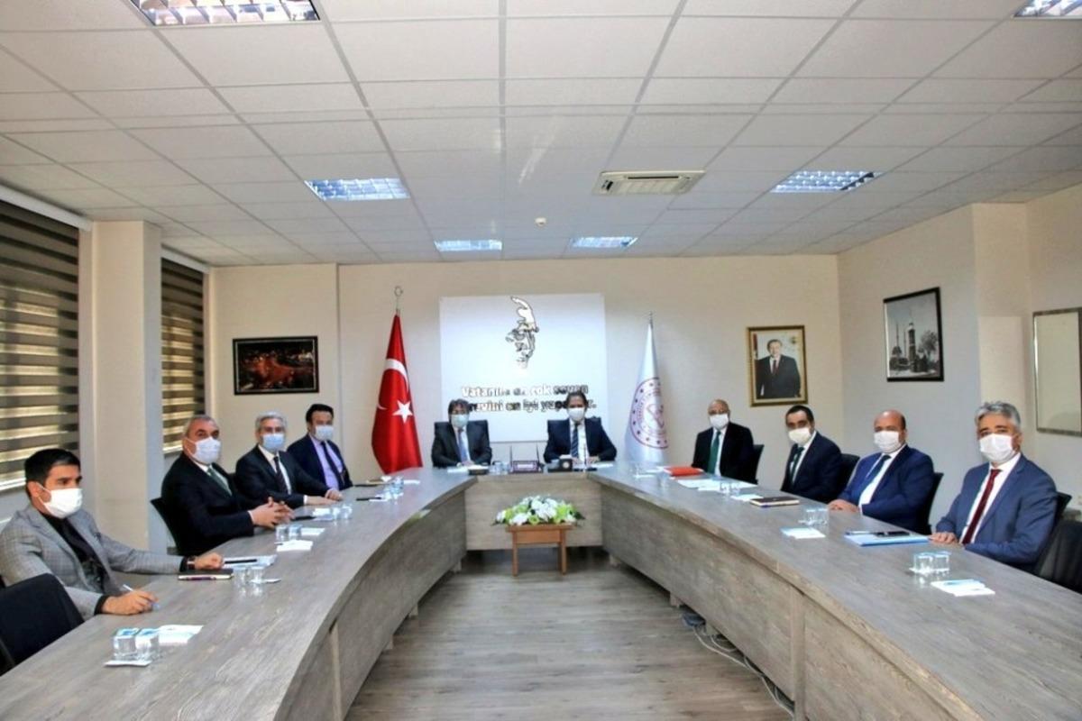Y&uuml;z y&uuml;ze eğitimde alınacak &ouml;nlemler masaya yatırıldı