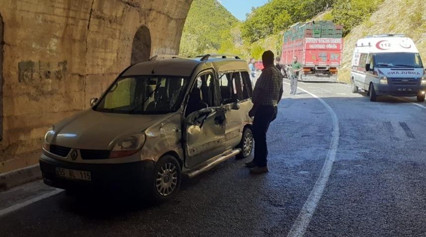 Tunceli&rsquo;de trafik kazası:1&rsquo;i ağır 2 yaralı