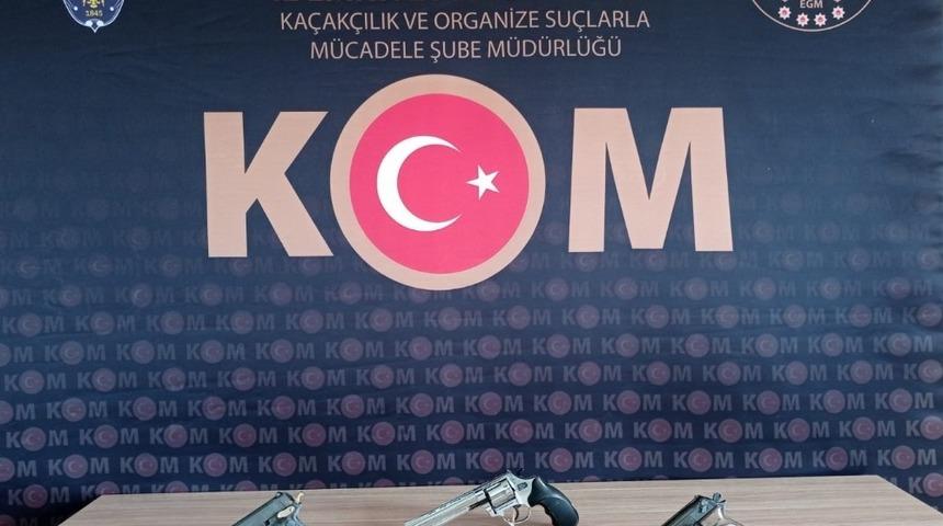 Sivas&rsquo;ta silah ve m&uuml;himmat ka&ccedil;ak&ccedil;ılığı operasyonları