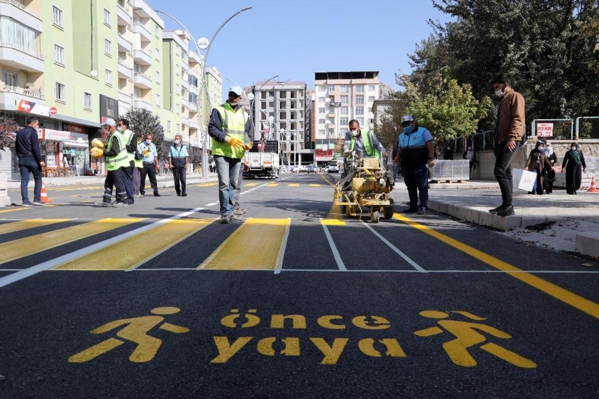 Milli Egemenlik Caddesin&rsquo;in yol &ccedil;izgileri de tamamlandı