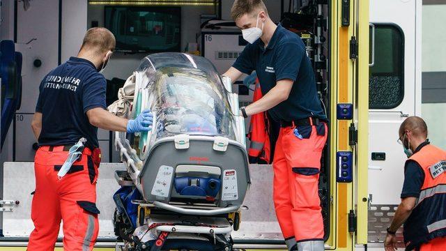 Navalni, komaya girdikten iki gün sonra hava yoluyla Berlin'e sevk edildi.