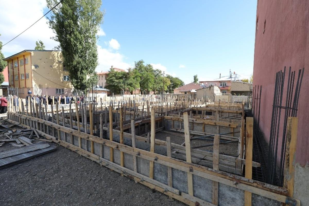 Vali Varol ve Başkan Sayan, cami ve taziye evi temel atma t&ouml;renine katıldı