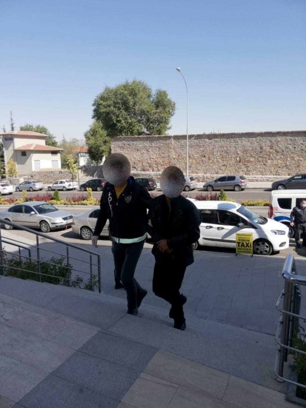 G&ouml;&ccedil;men ka&ccedil;ak&ccedil;ılığı su&ccedil;undan 2 kişi tutuklandı