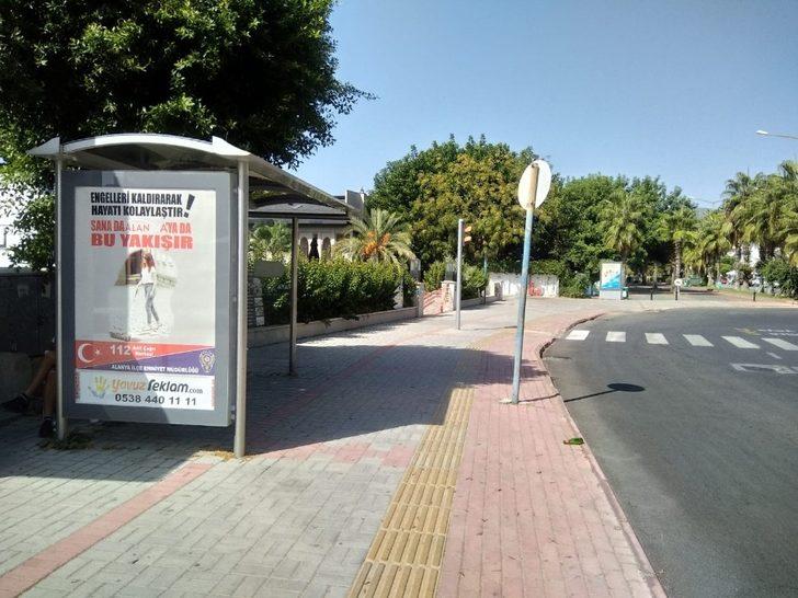 Alanya’da polisten afişli korona virüs uyarısı G3