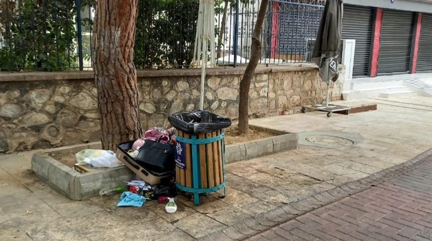 Askerlik şubesi &ouml;n&uuml;ndeki ş&uuml;pheli valiz paniğe neden oldu