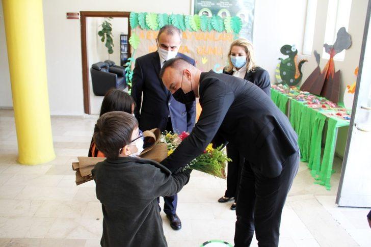 Ağrı Milli Eğitim Müdürü Tekin, başarılı öğrencilere ödüllerini verdi G2