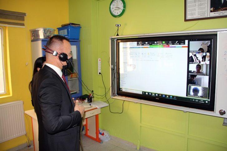 Ağrı Milli Eğitim Müdürü Tekin, başarılı öğrencilere ödüllerini verdi G3