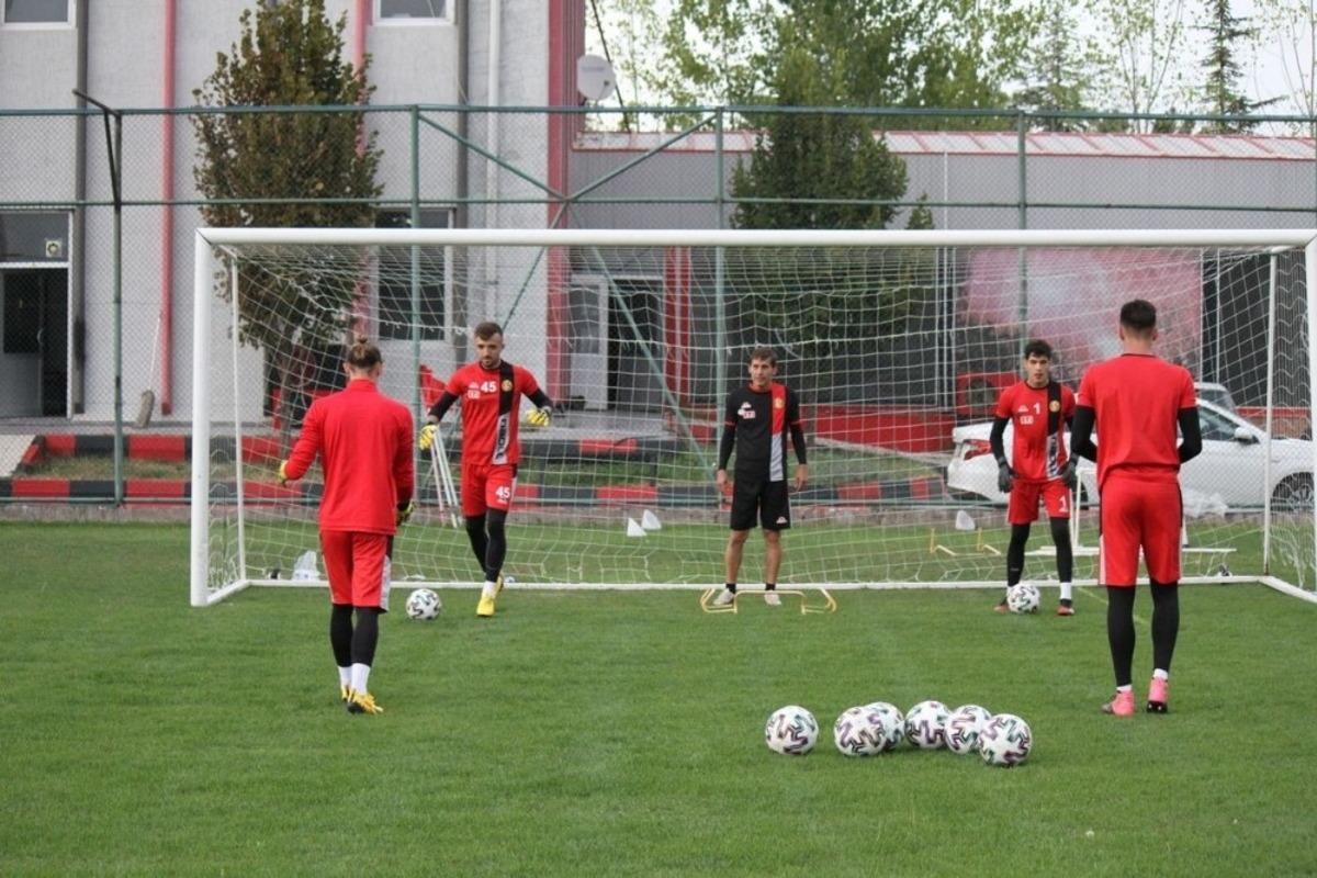 EsEs, Bandırmaspor ma&ccedil;ı hazırlıklarına başladı