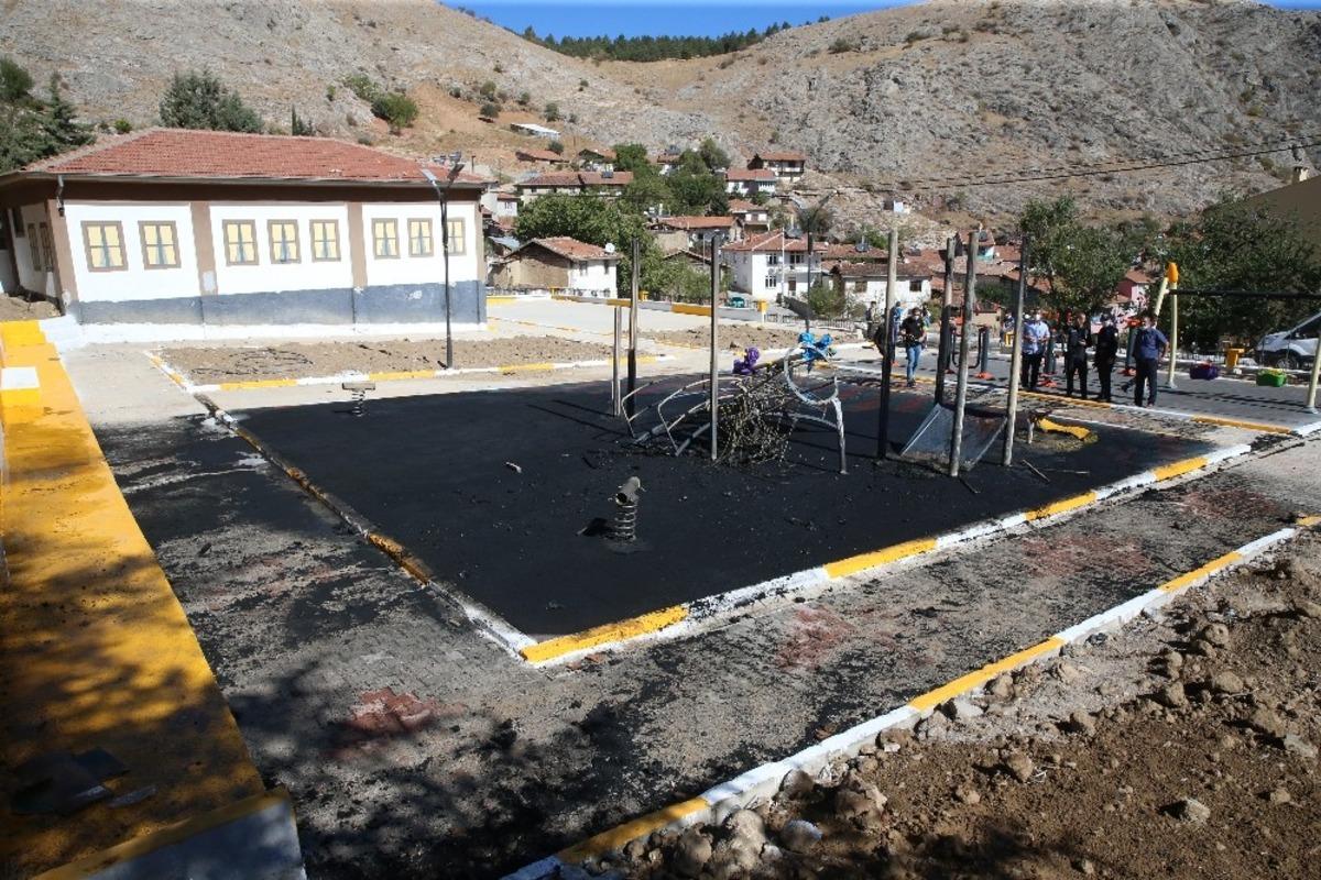 &Ccedil;ocuk parkı yangınında kundaklama ş&uuml;phesi